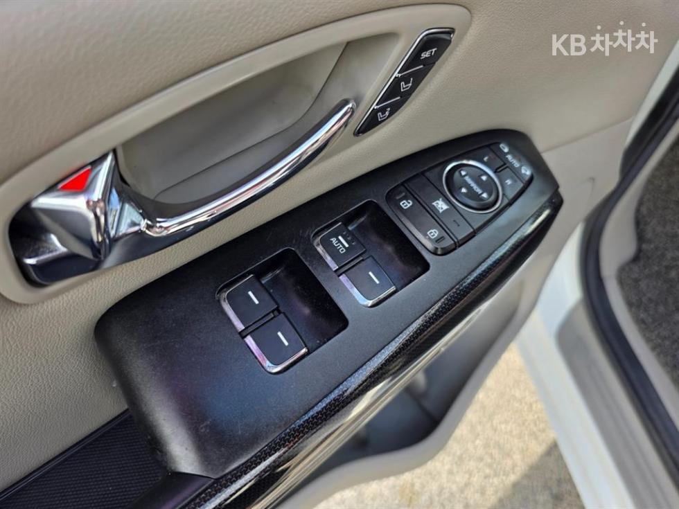 Kia Carnival — miniaturë 12