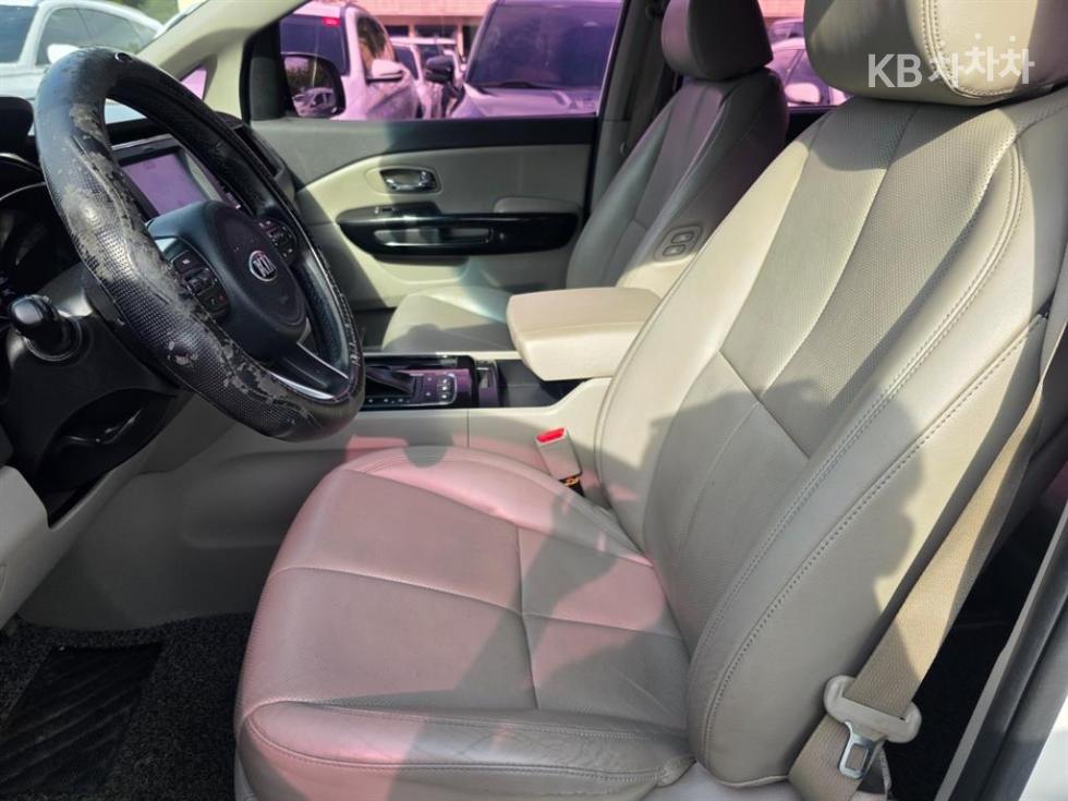 Kia Carnival — miniaturë 15