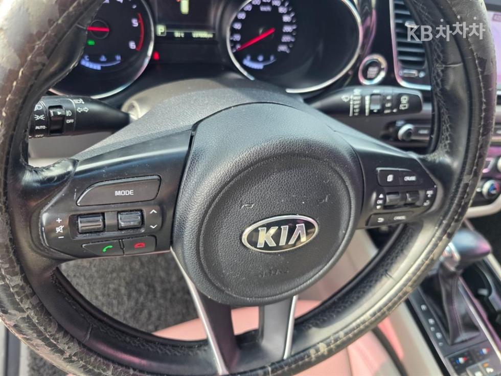 Kia Carnival — miniaturë 16