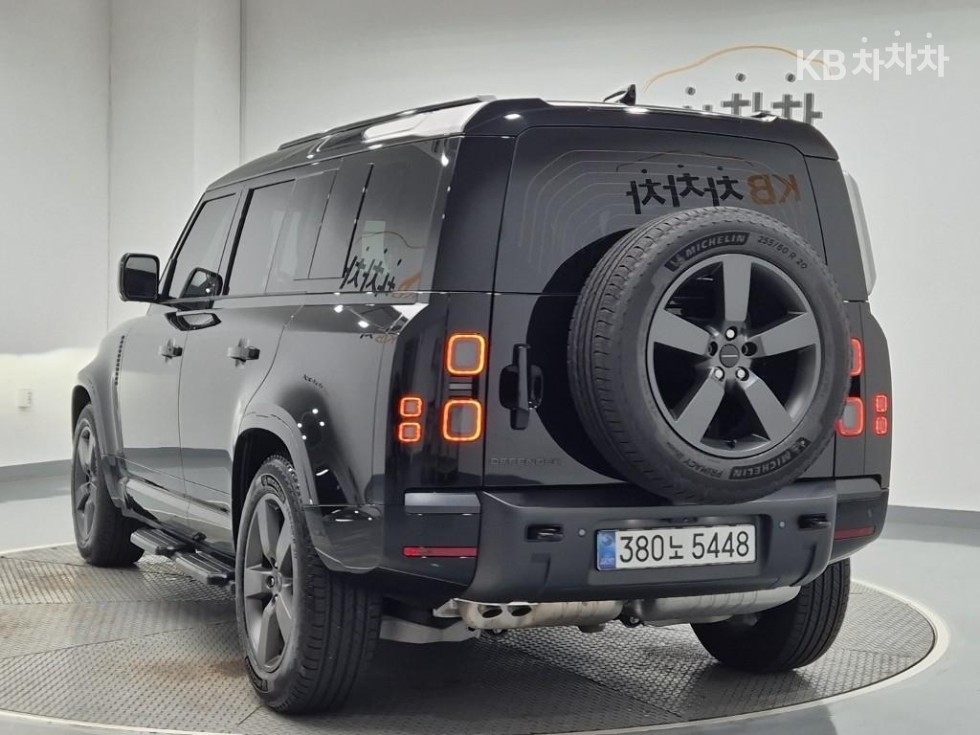 Land Rover Defender — miniaturë 2