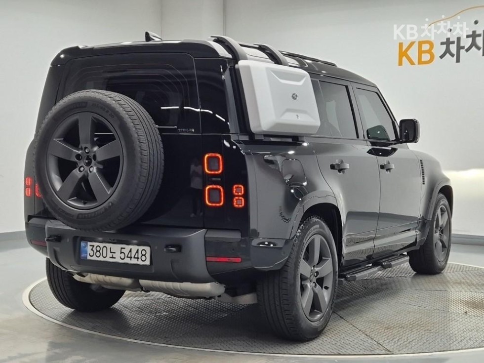 Land Rover Defender — miniaturë 3