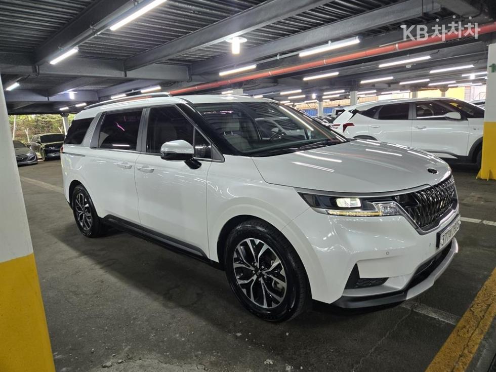 Kia Carnival — miniaturë 2