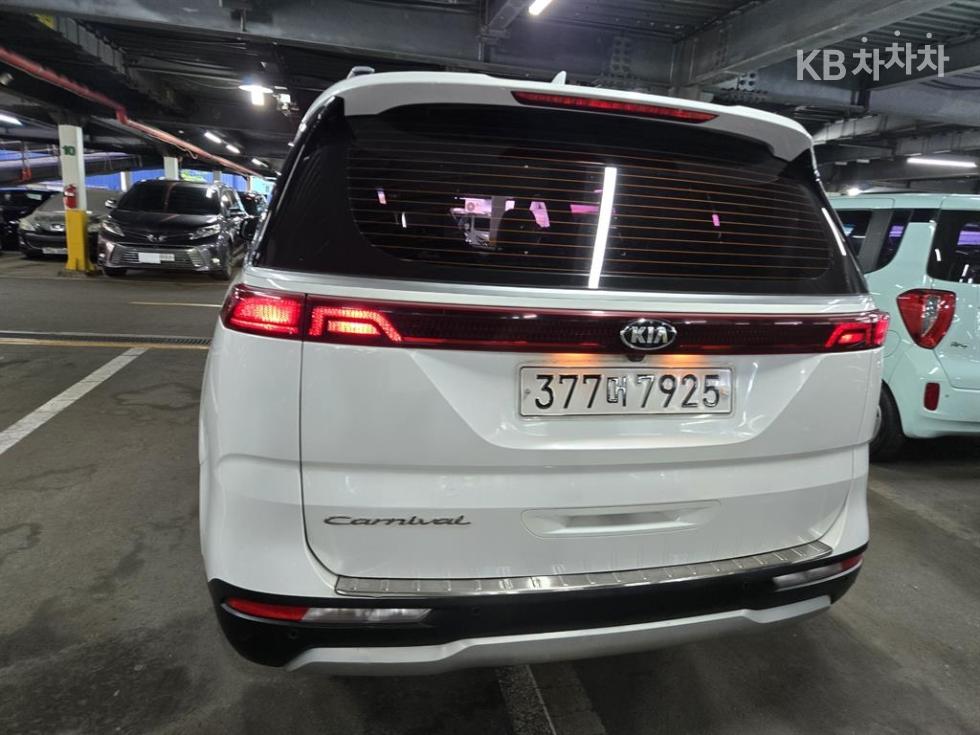 Kia Carnival — miniaturë 4
