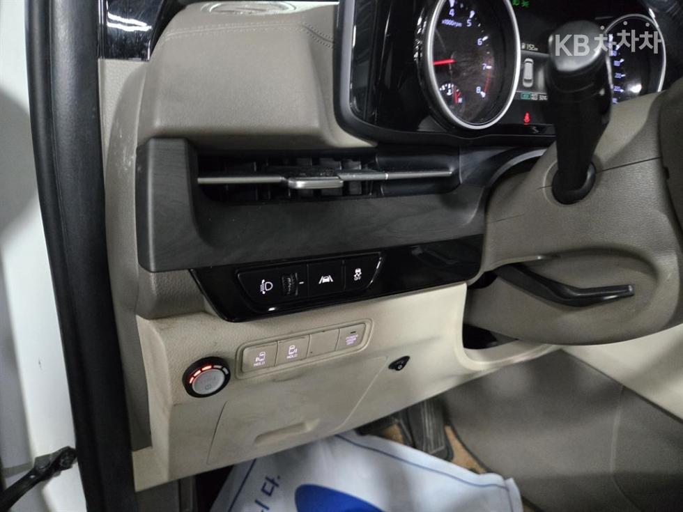 Kia Carnival — miniaturë 6