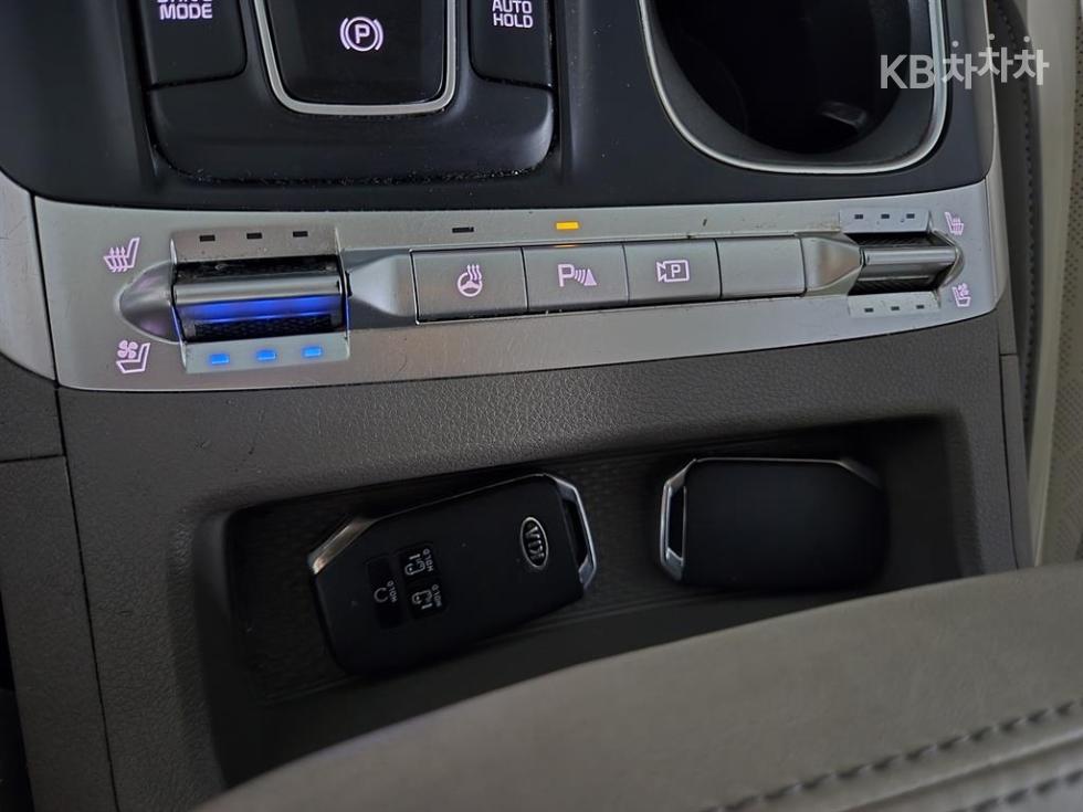 Kia Carnival — miniaturë 8