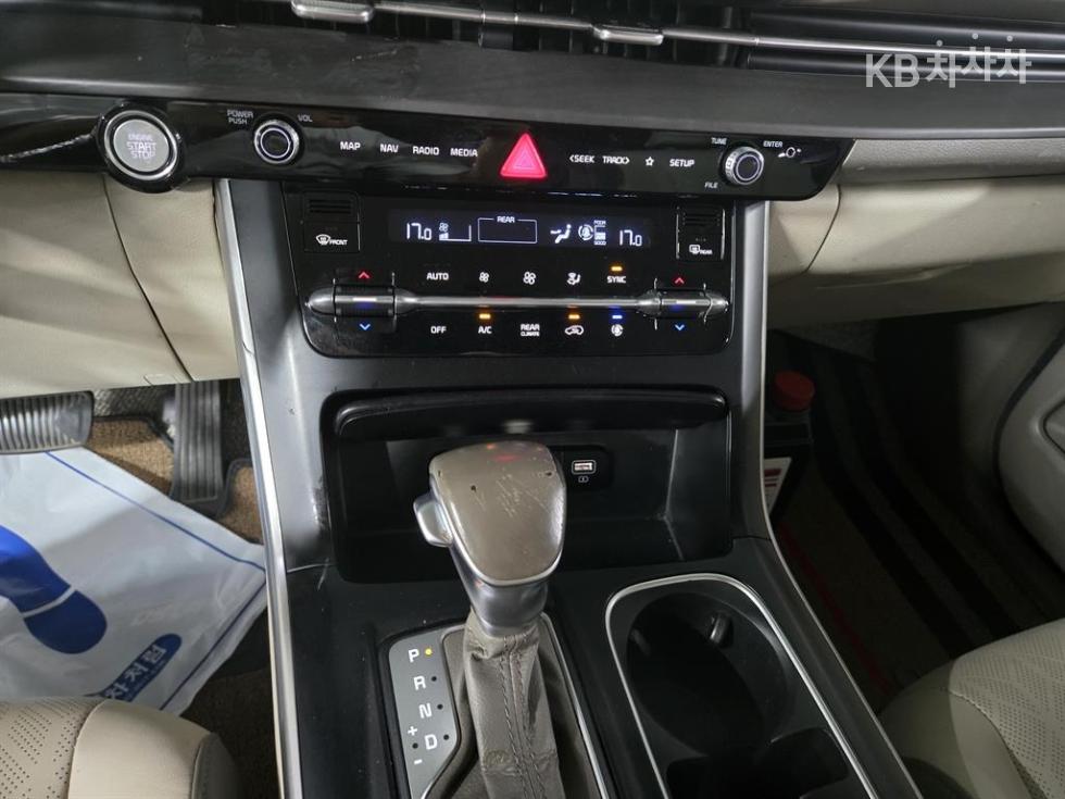 Kia Carnival — miniaturë 9