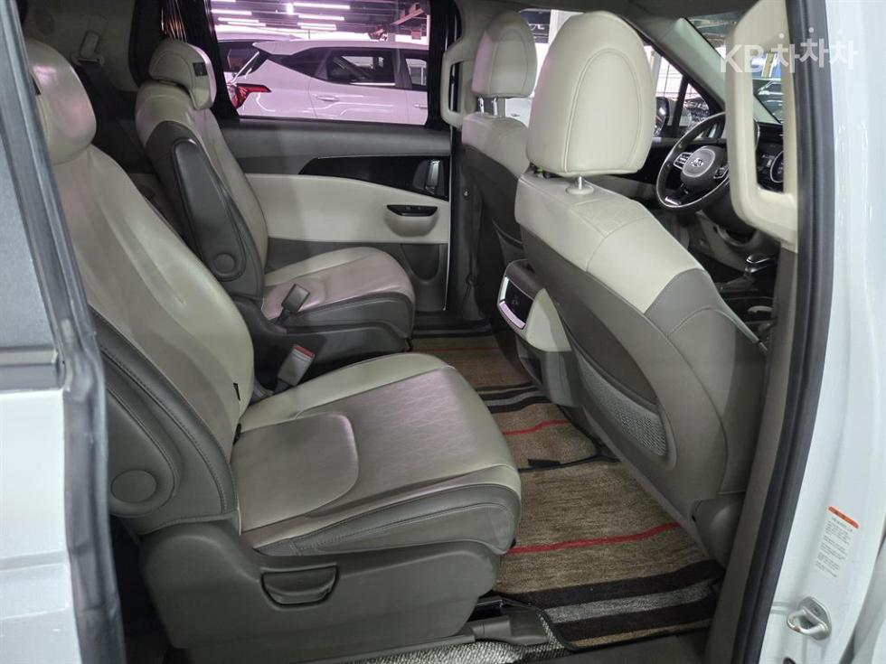 Kia Carnival — miniaturë 13