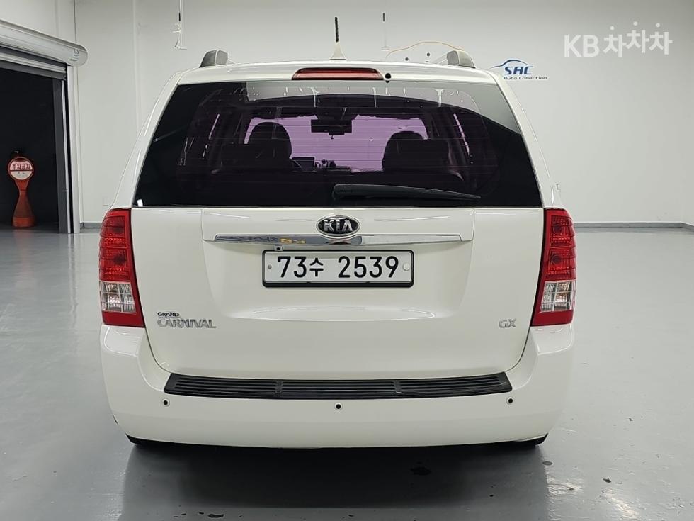 Kia Carnival — miniaturë 3