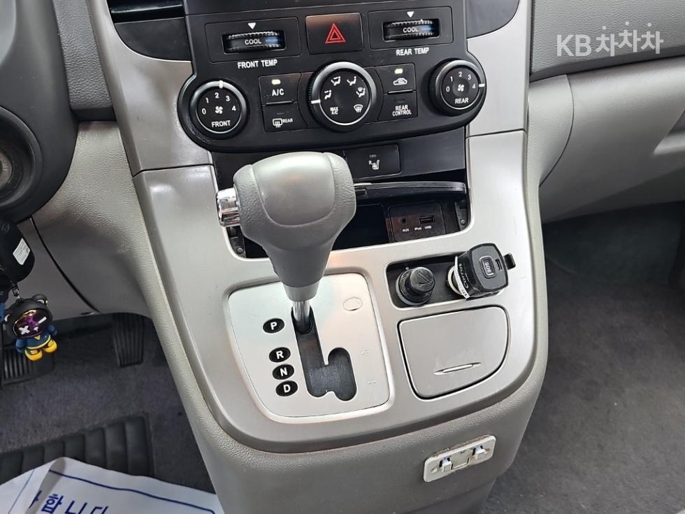 Kia Carnival — miniaturë 8