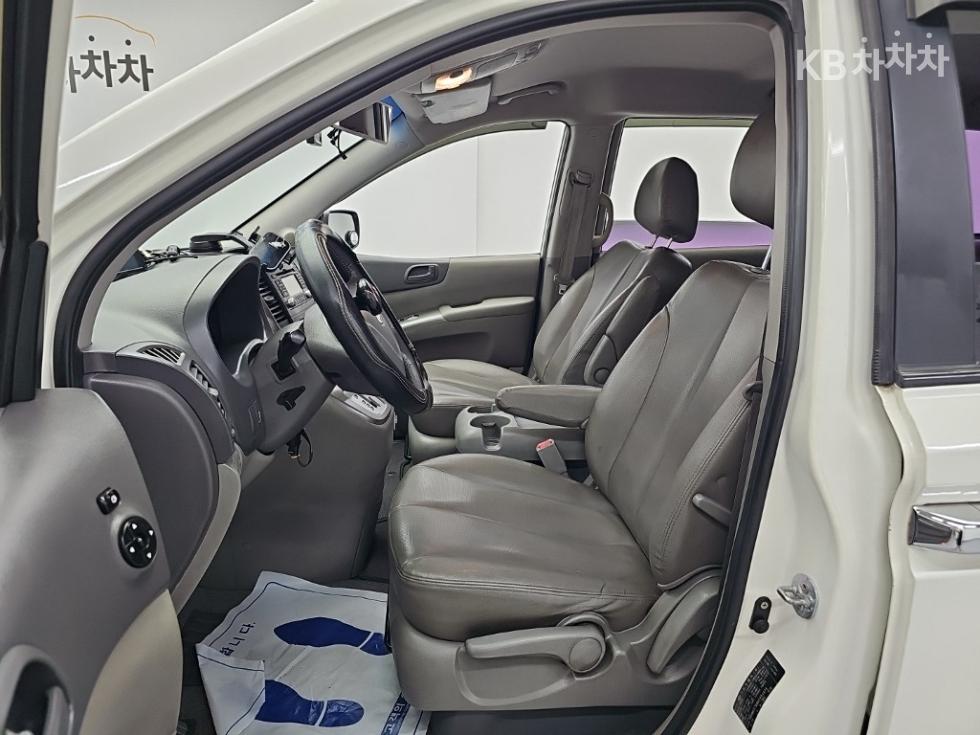 Kia Carnival — miniaturë 11