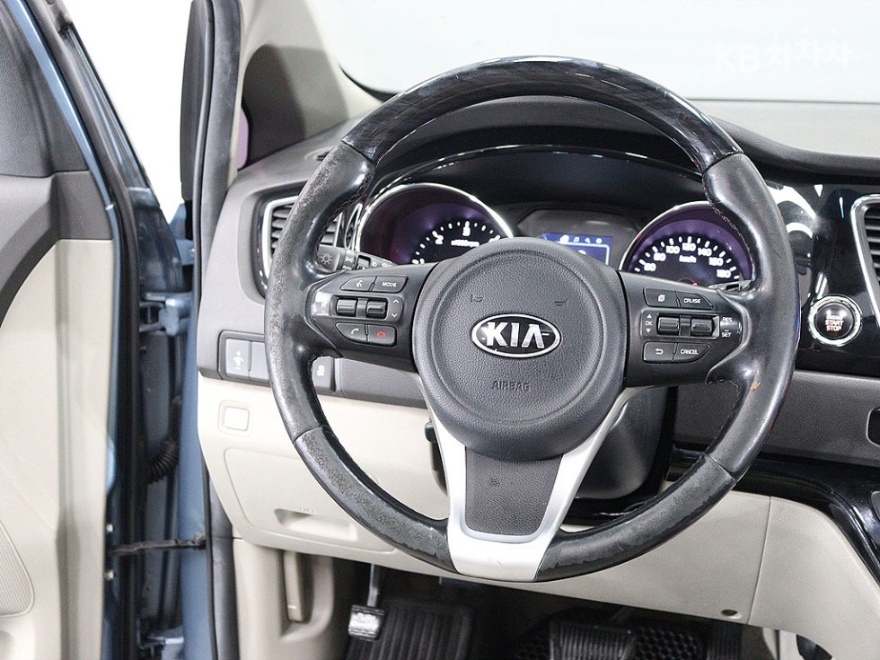 Kia Carnival — miniaturë 8