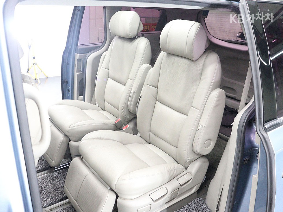 Kia Carnival — miniaturë 10