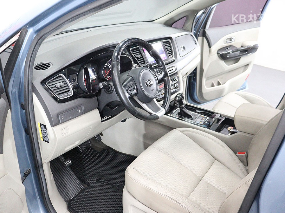 Kia Carnival — miniaturë 9