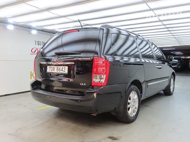 Kia Carnival — miniaturë 4