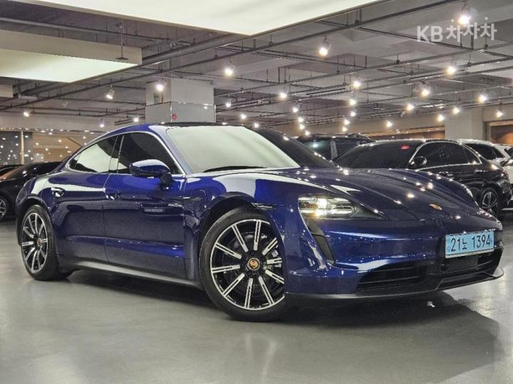 Porsche Taycan 4S — foto 1