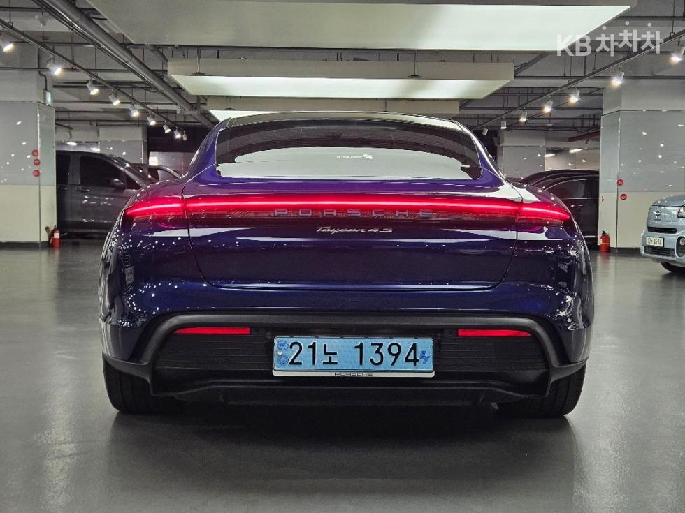 Porsche Taycan — miniaturë 3