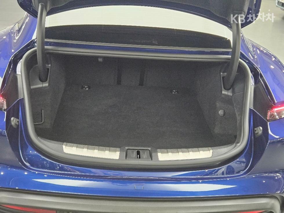 Porsche Taycan — miniaturë 23