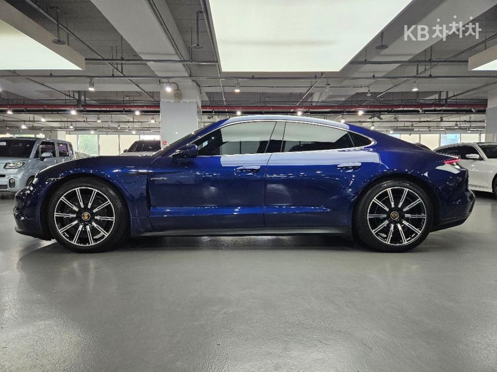 Porsche Taycan — miniaturë 13
