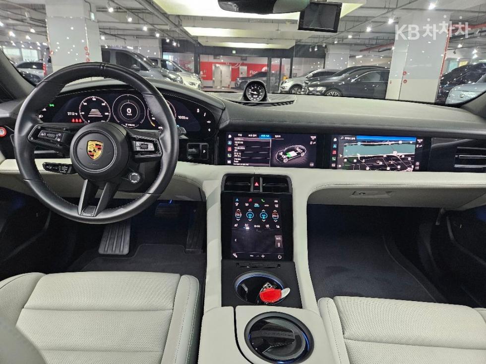 Porsche Taycan — miniaturë 10