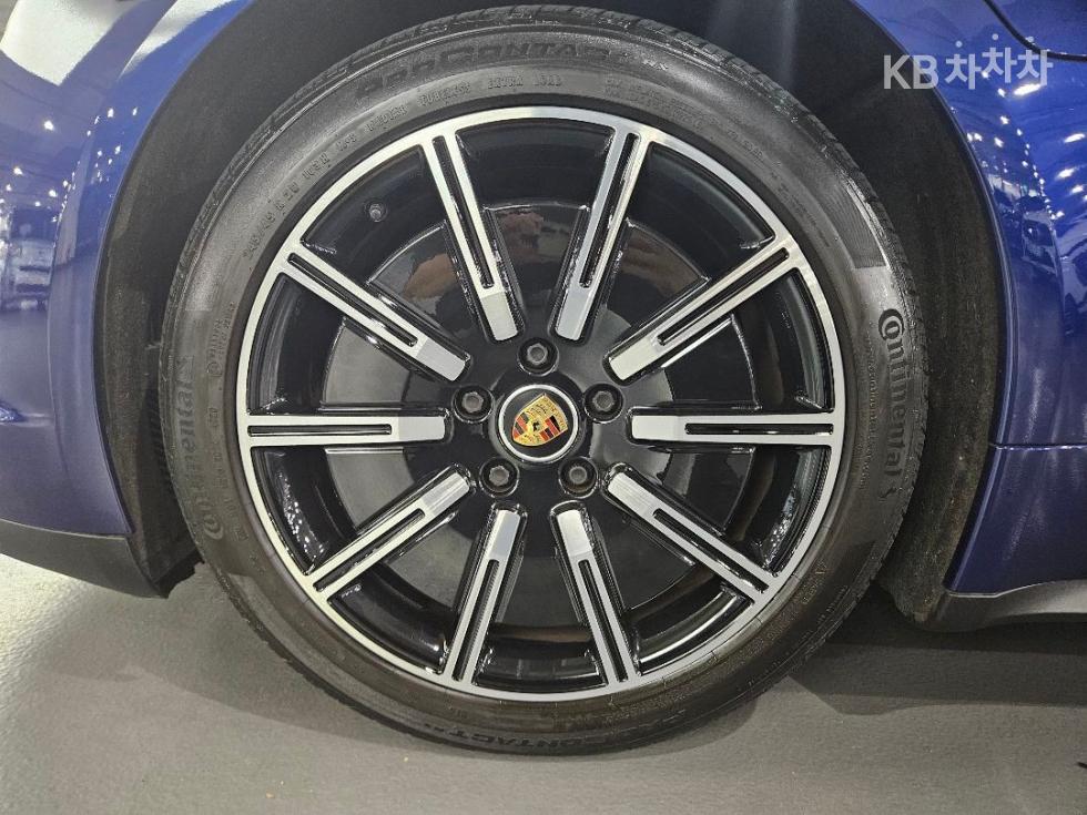 Porsche Taycan — miniaturë 25