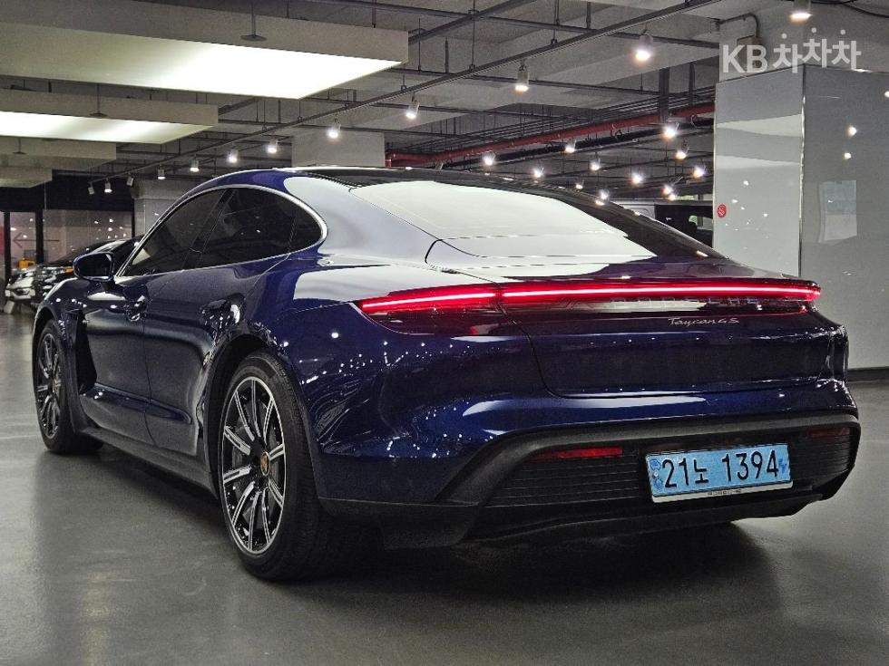 Porsche Taycan — miniaturë 4