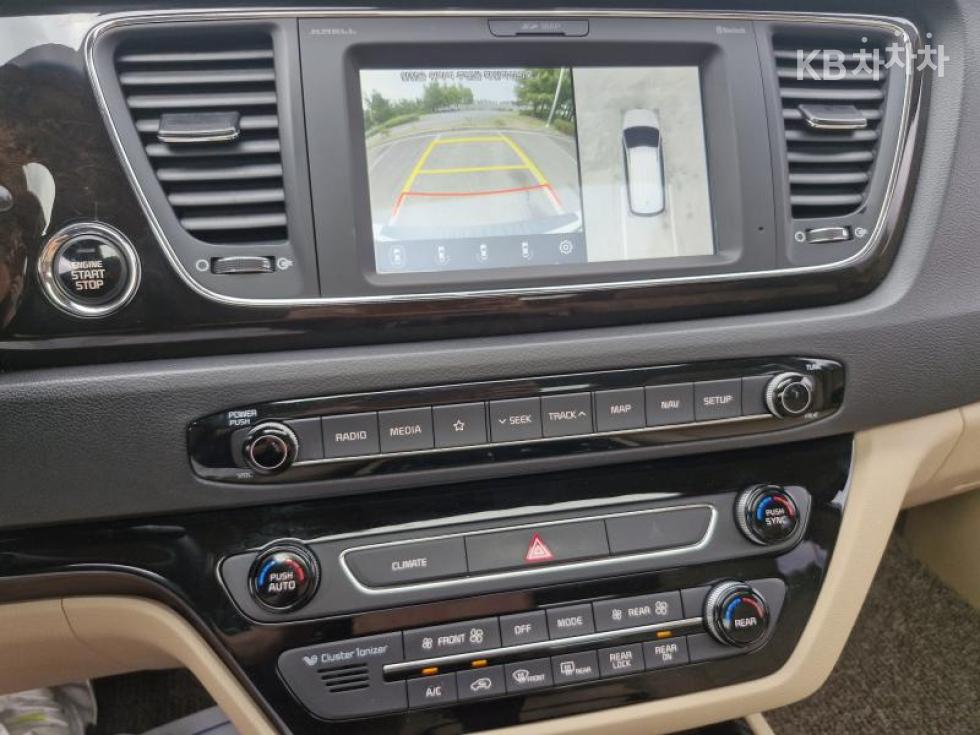Kia Carnival — miniaturë 7