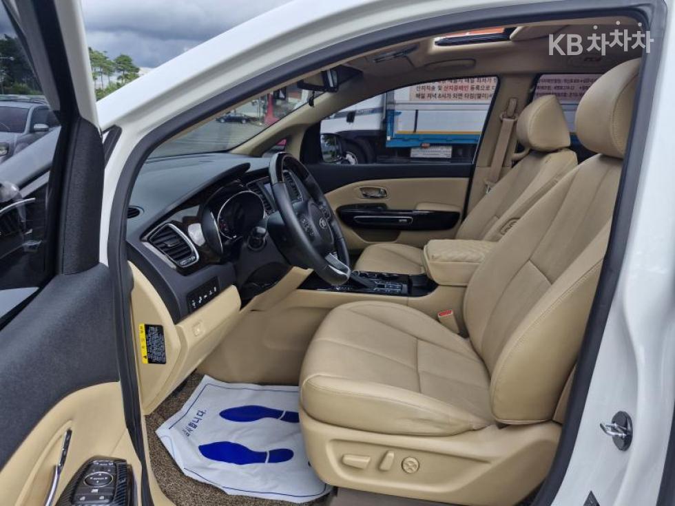 Kia Carnival — miniaturë 8