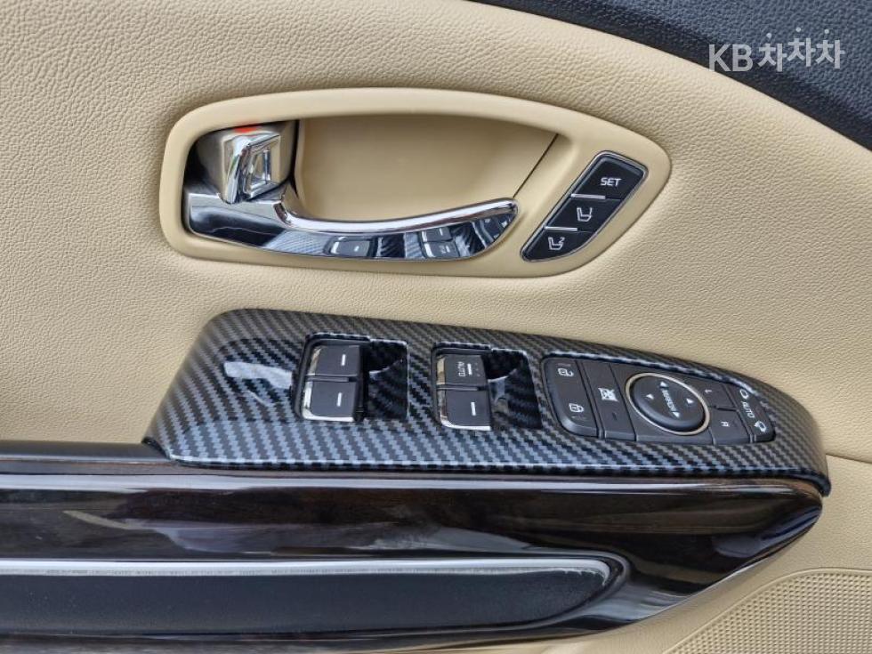 Kia Carnival — miniaturë 17