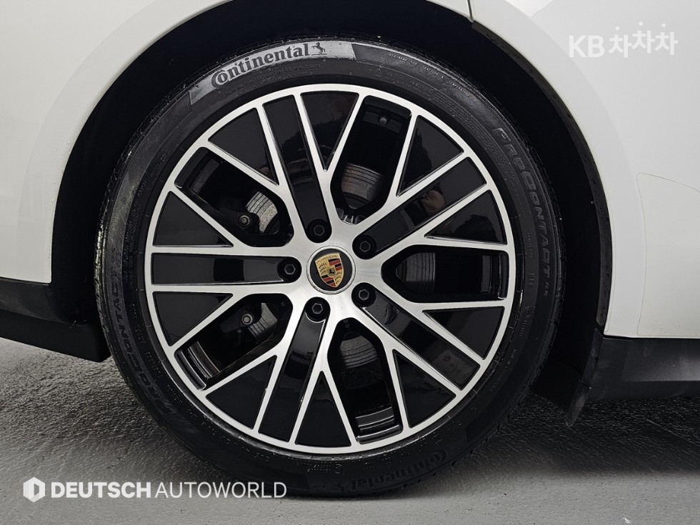 Porsche Taycan — miniaturë 5