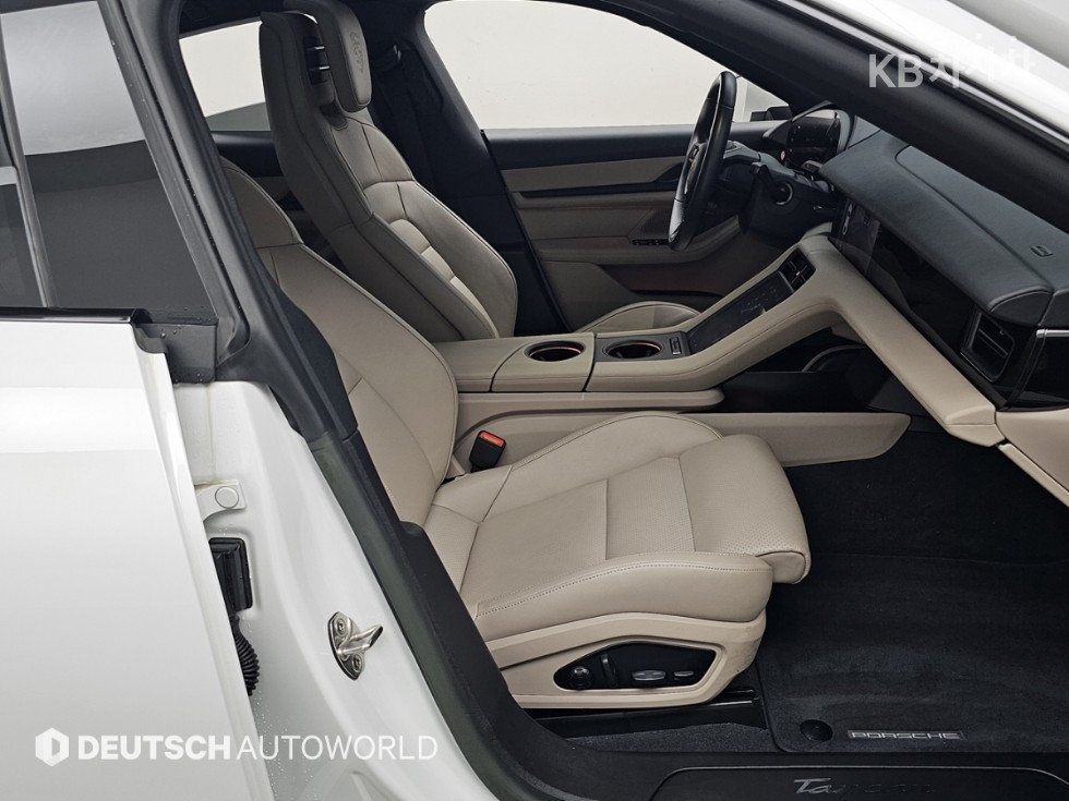 Porsche Taycan — miniaturë 10