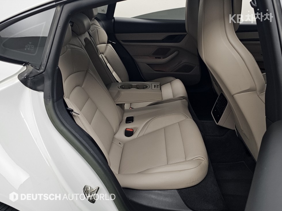 Porsche Taycan — miniaturë 12