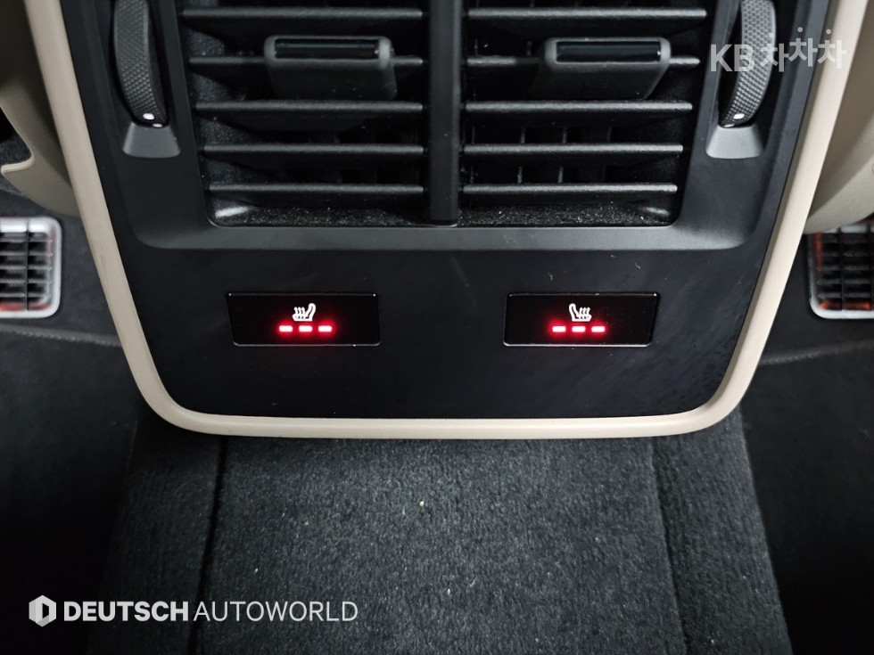 Porsche Taycan — miniaturë 16