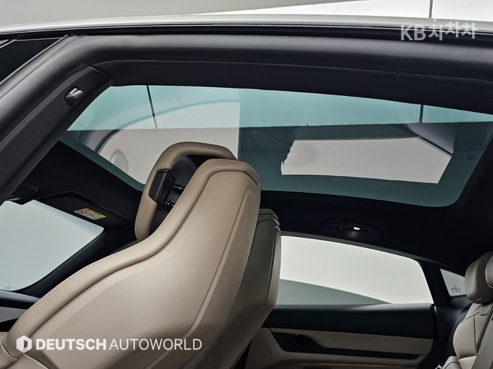 Porsche Taycan — miniaturë 18