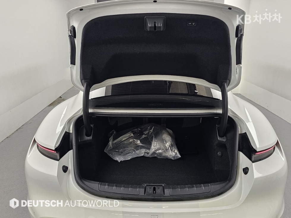 Porsche Taycan — miniaturë 19