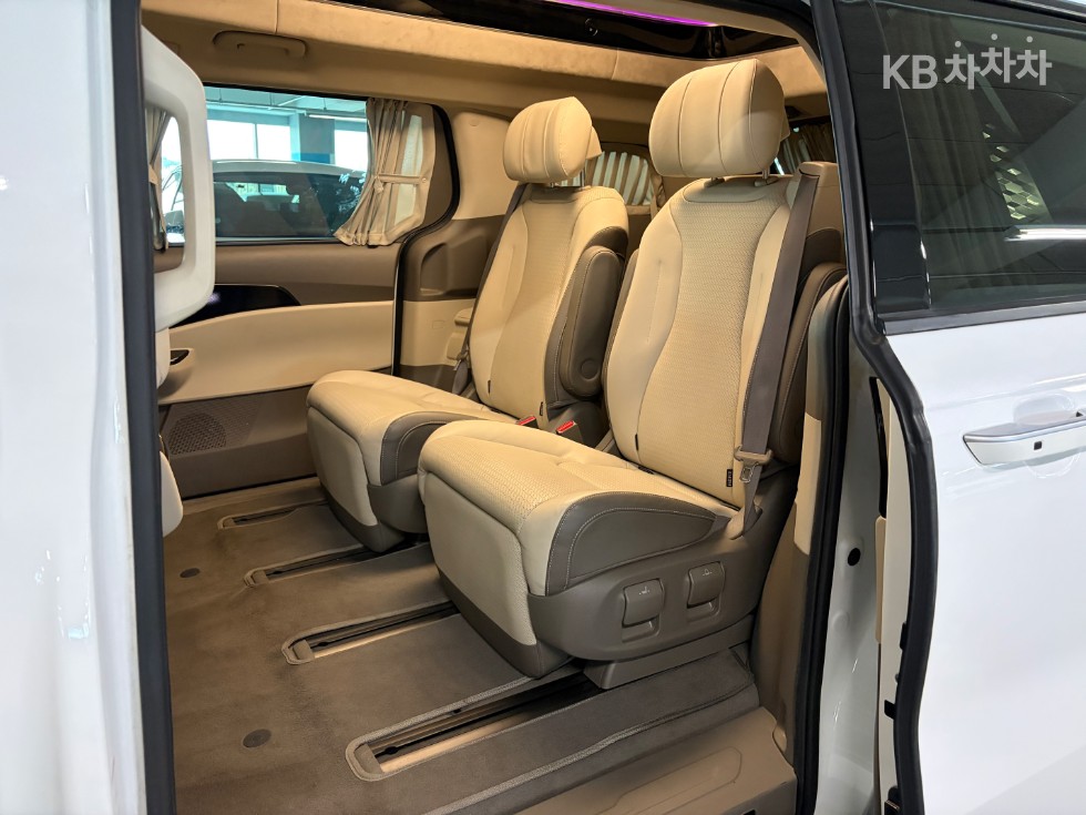 Kia Carnival — miniaturë 11