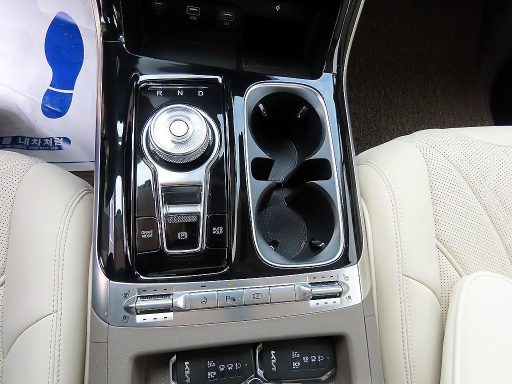 Kia Carnival — miniaturë 10
