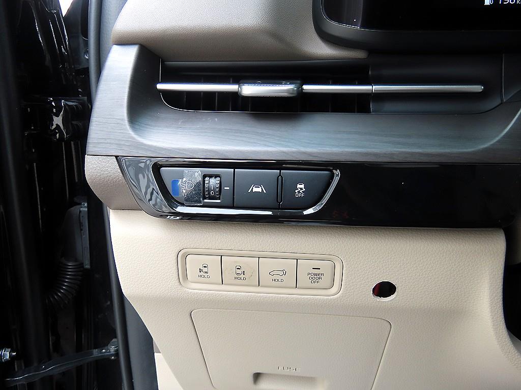 Kia Carnival — miniaturë 11