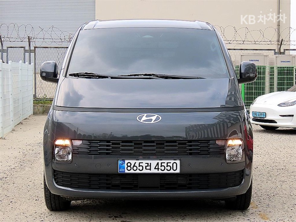 Hyundai Staria