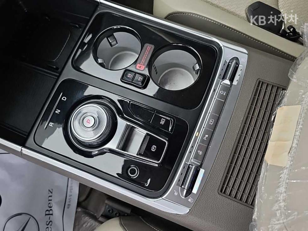 Kia Carnival — miniaturë 8