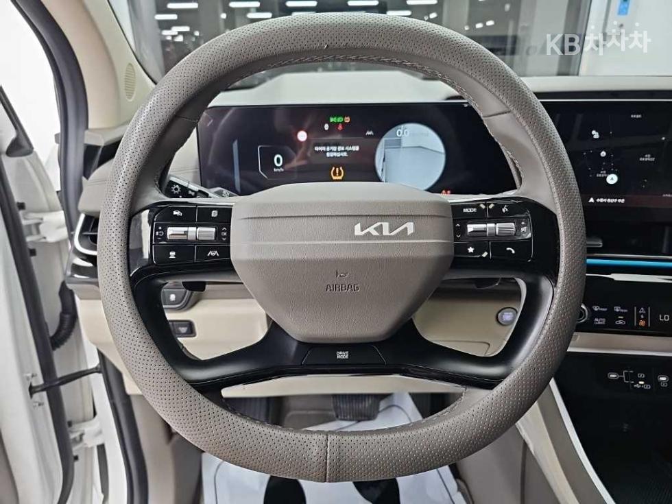 Kia Carnival — miniaturë 9