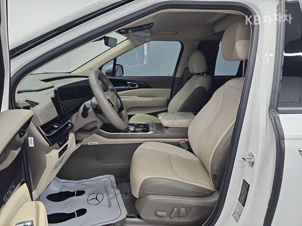 Kia Carnival — miniaturë 11