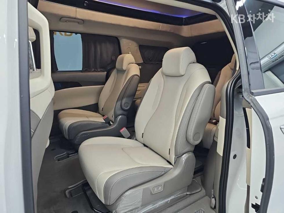 Kia Carnival — miniaturë 12