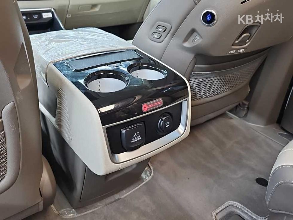 Kia Carnival — miniaturë 15