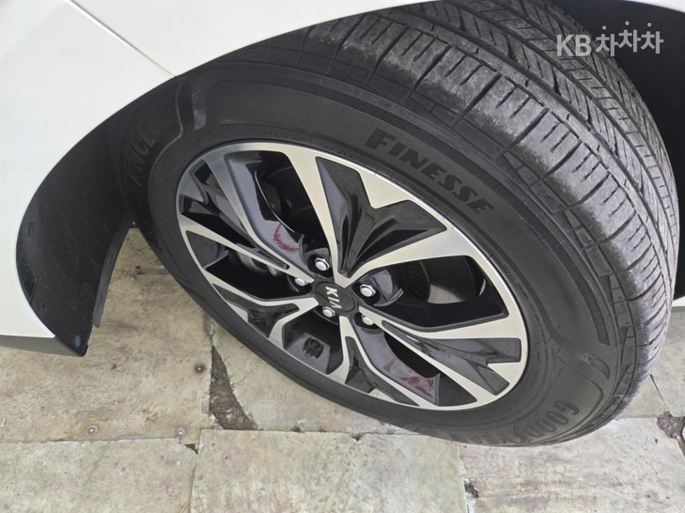 Kia Carnival — miniaturë 7