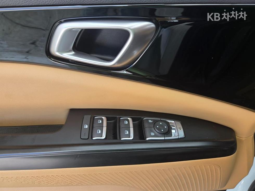 Kia Carnival — miniaturë 8