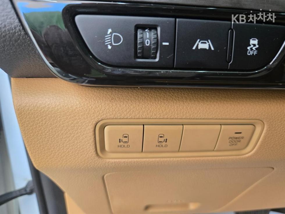 Kia Carnival — miniaturë 9