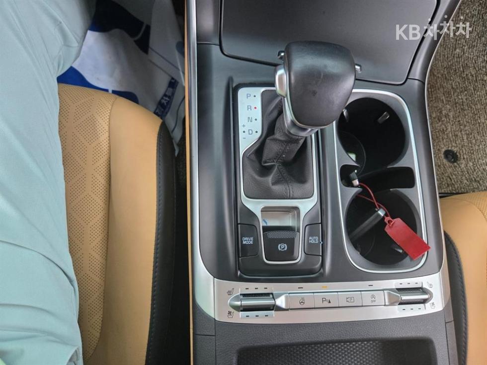 Kia Carnival — miniaturë 12