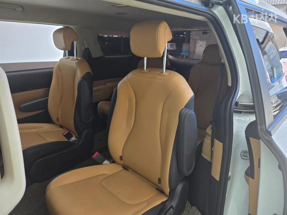 Kia Carnival — miniaturë 15