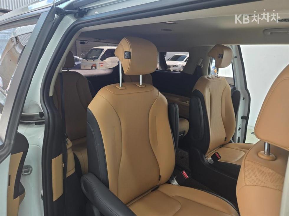Kia Carnival — miniaturë 16