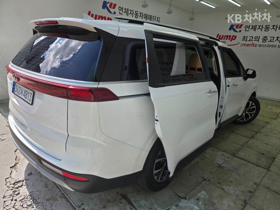Kia Carnival — miniaturë 18